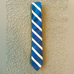 J. Crew blue and ivory striped tie. 53% linen, 47% cotton. Made in the USA.